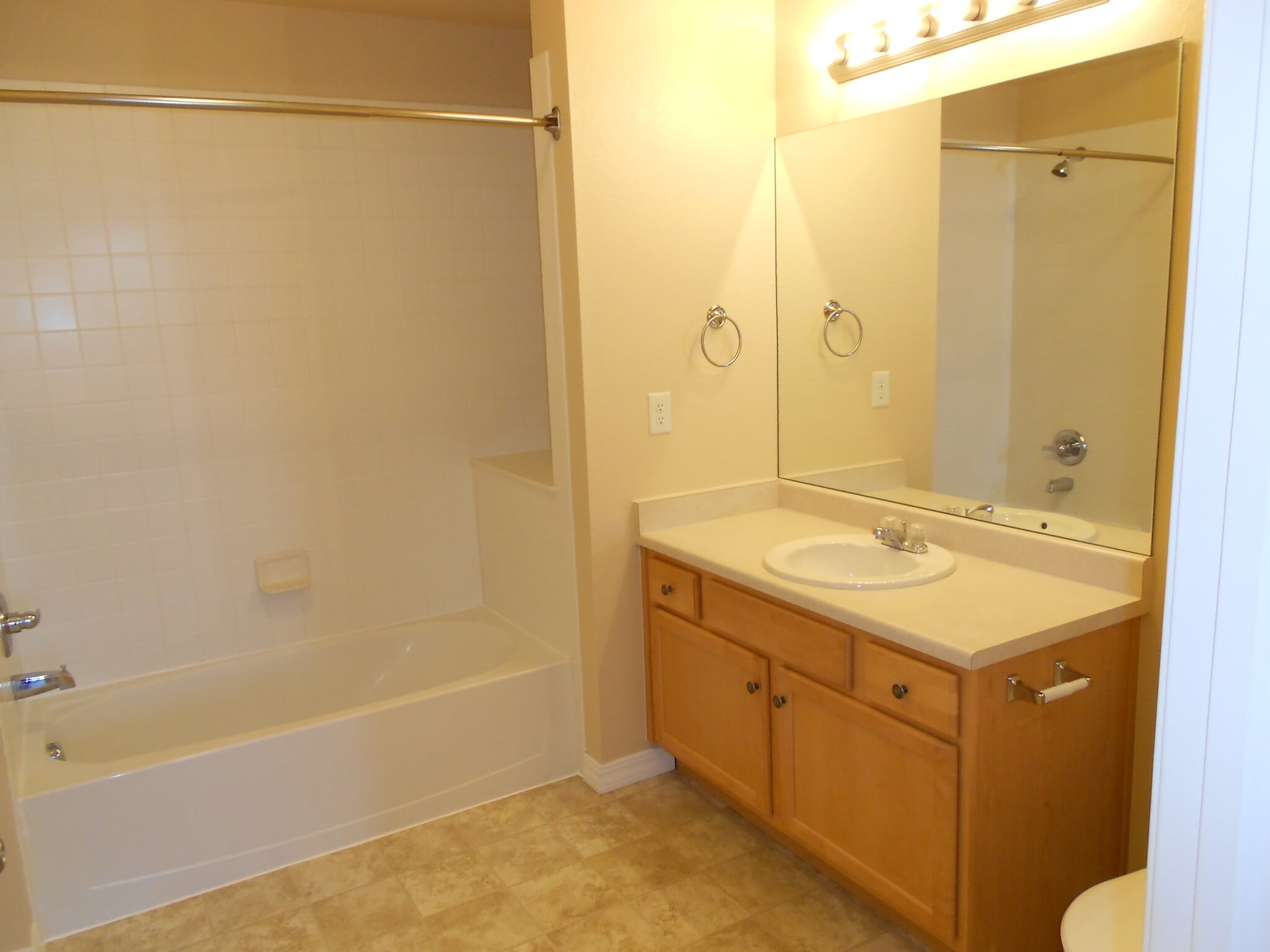 Building Photo - 2450 Windrow Dr