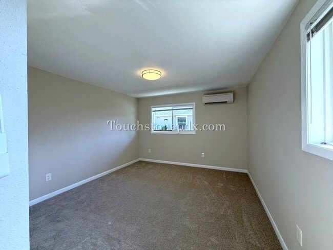 Building Photo - 5116 SE Mitchell St