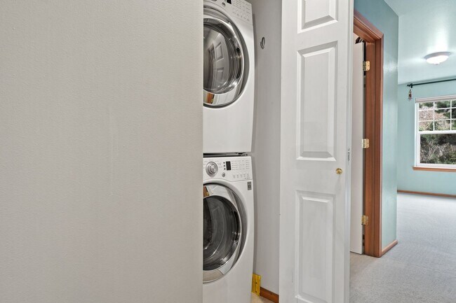 Building Photo - Detached Townhome in Kingston Meadows Community