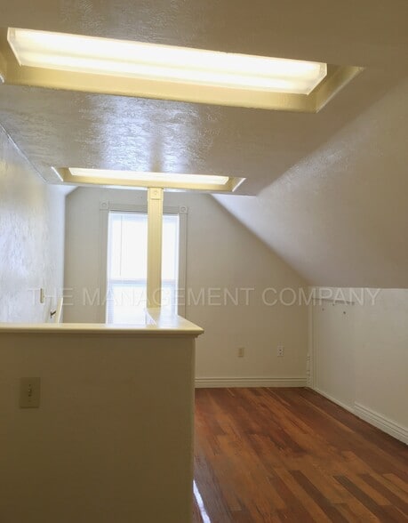 Building Photo - 576 Addison Ave W