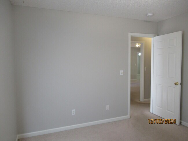 Building Photo - 3840 Oleander Dr