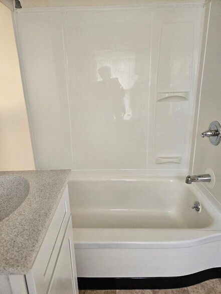 Tub & Shower - 16 Oak St