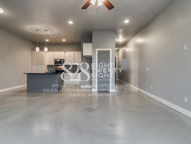 Building Photo - *AVAILABLE NOW!* Urban chic 3 bed/2.5 bath Townhome in West Norman!