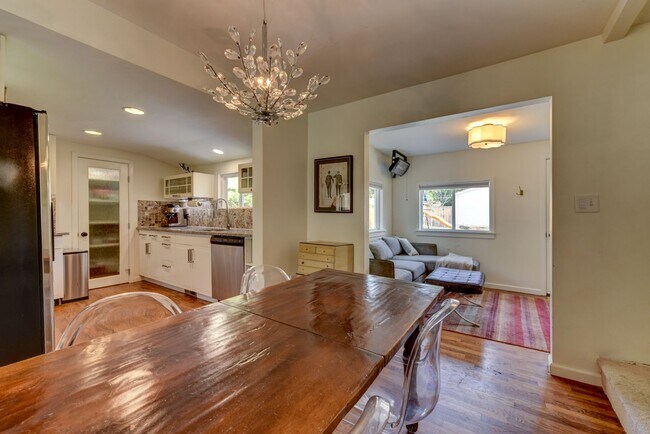 Building Photo - 303 E Chester St