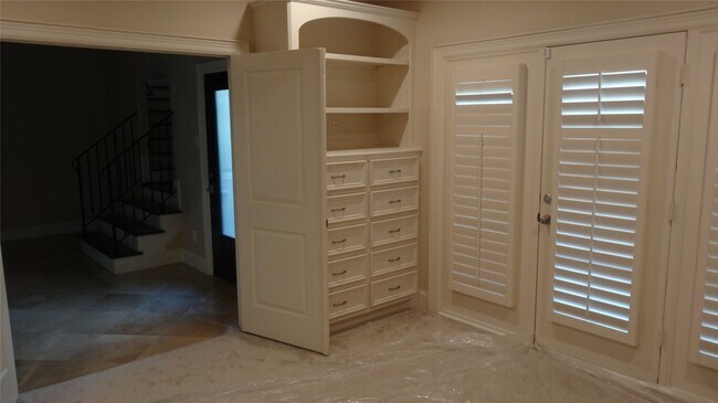 Building Photo - 2101 Elmen St