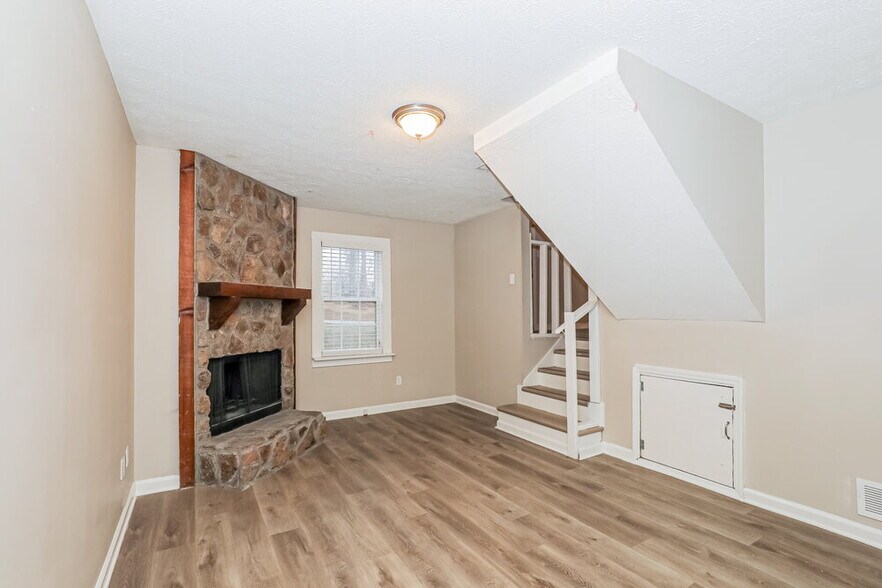 Building Photo - 6207 Radford Dr