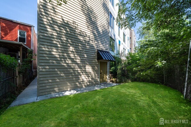 Building Photo - 67 Virginia Ave