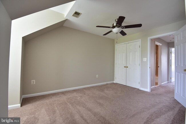 Building Photo - 5053 Kilburn St