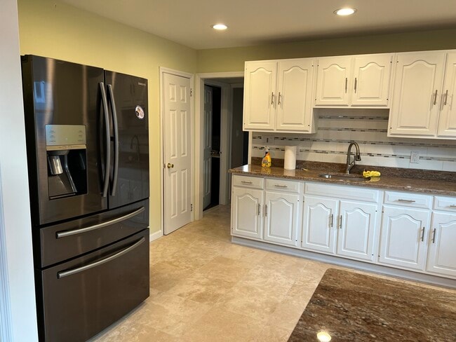 Building Photo - 28 Park Ave