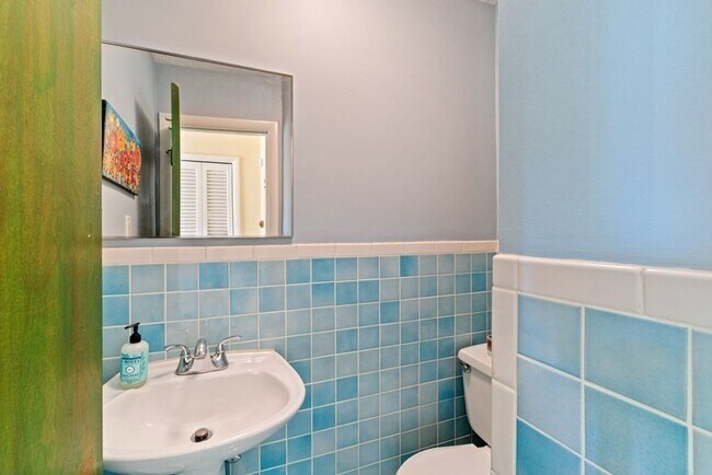 Building Photo - 76 Garfield St