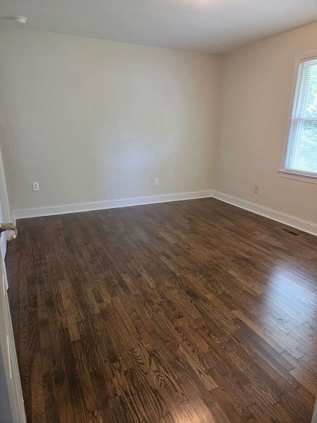 Building Photo - 5215 Redwood Dr