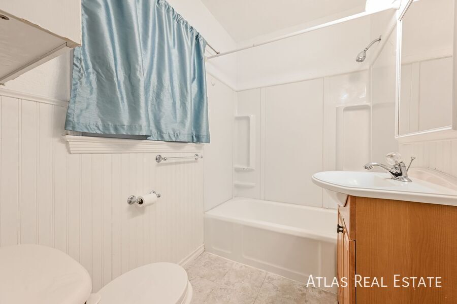 Building Photo - 5025 Beach Ct