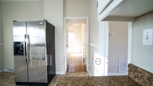 Building Photo - 68 Smythe Ave