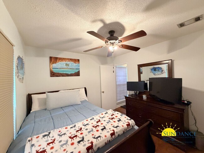 Building Photo - Charming 3BR Home in Mary Esther Near Hurlburt Field!
