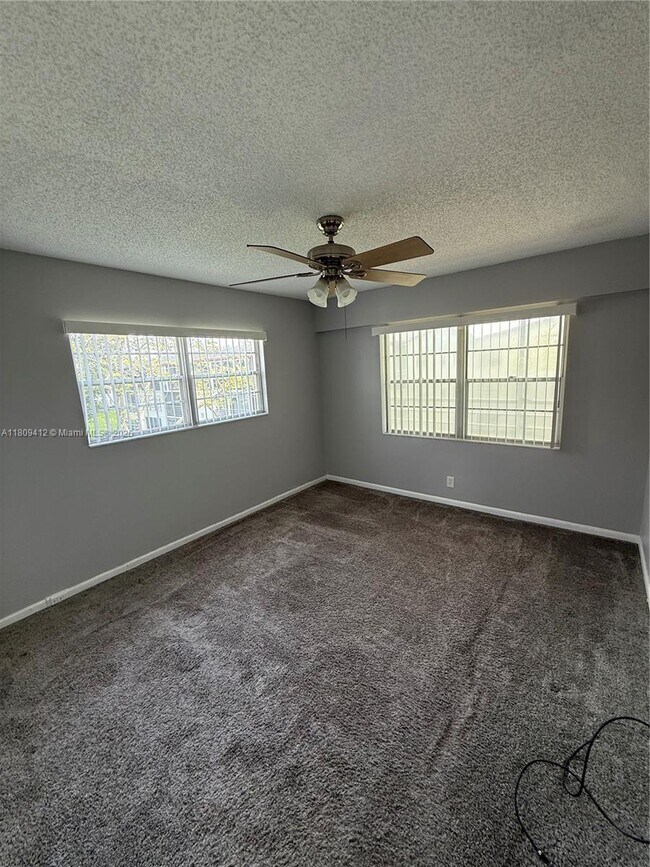 Building Photo - 165 Fanshaw Way