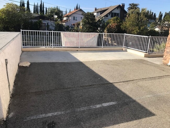 Building Photo - 1828-1828 Montrose St