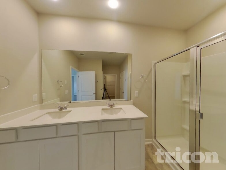 Building Photo - 4050 Beach Wy