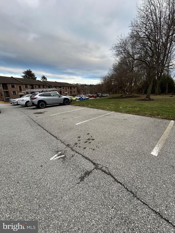 Building Photo - 3223 Valley Dr