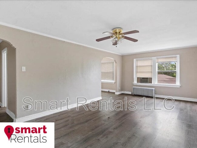 Building Photo - 807 Clara Ave