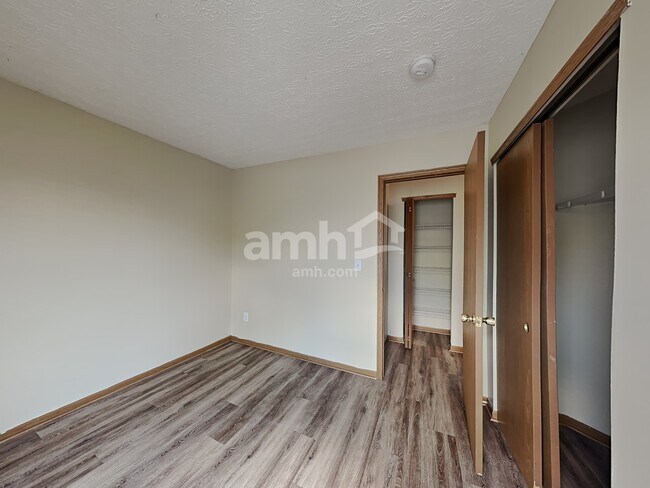 Building Photo - 1333 Sandrell Drive