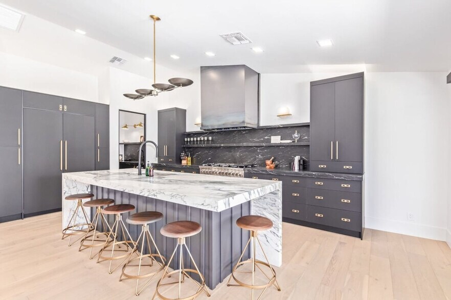 Building Photo - 10331 E Sahuaro Dr