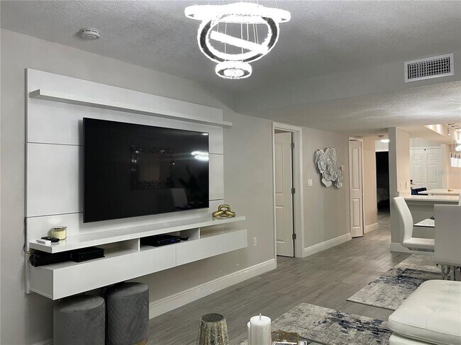 Building Photo - 126 1st St E