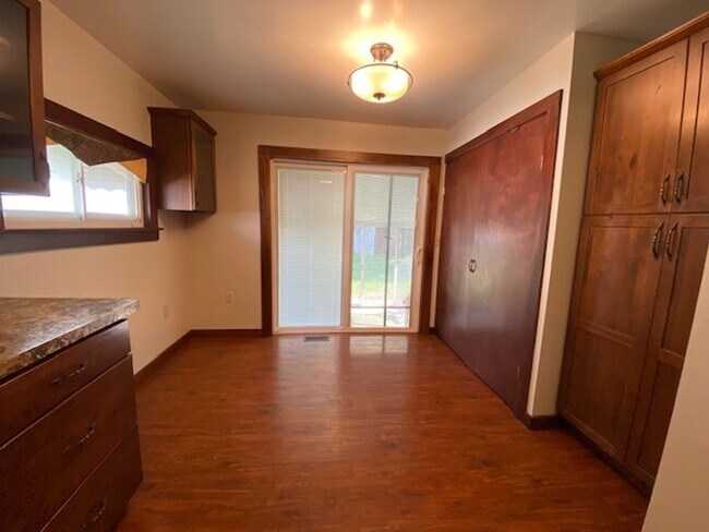 Building Photo - 167 E Mapledale Ave