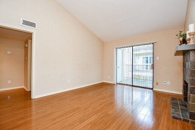 Building Photo - 3500 Tangle Brush Dr