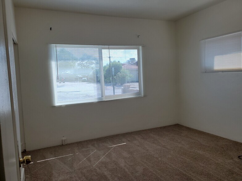 Double paned windows - 1141 E Elm St