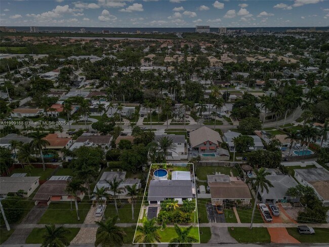 Building Photo - 1101 N 14th Ave