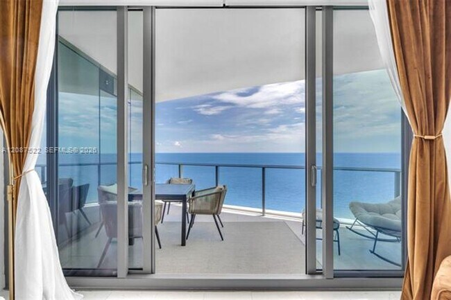 Building Photo - 15701 Collins Ave