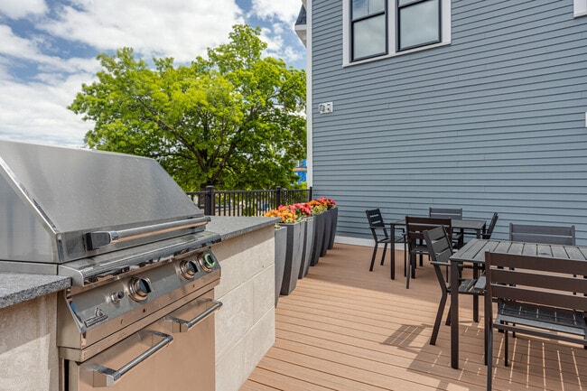 Building Photo - 125 Warren St