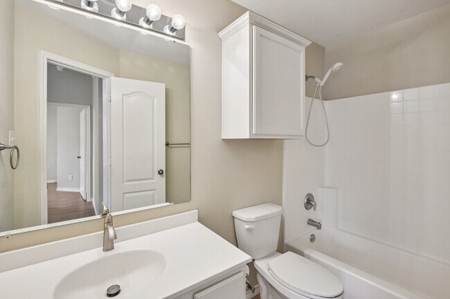 Building Photo - 3026 Sunset Park Dr