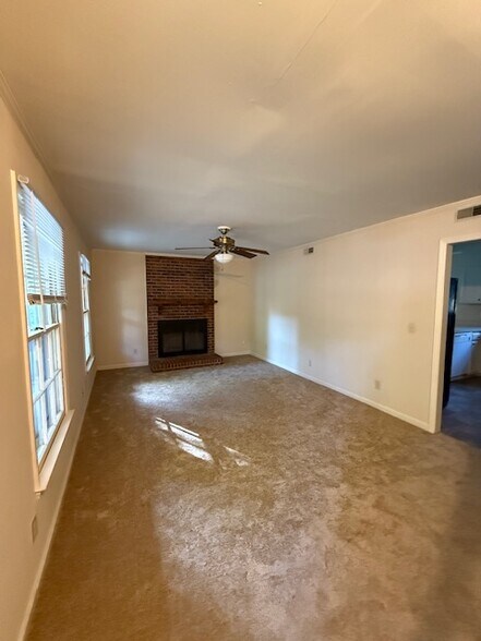 Building Photo - 1129 Eagle Rd