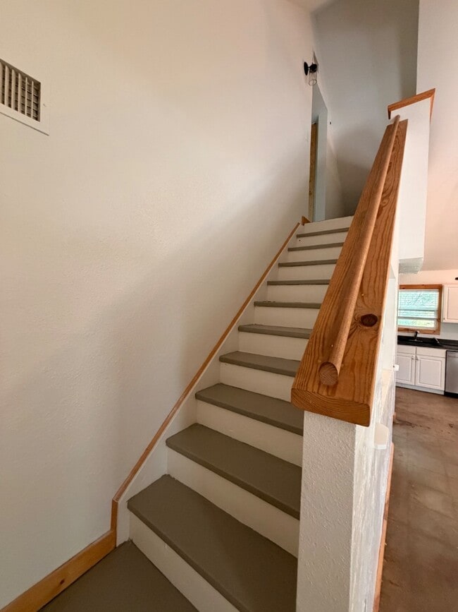 Building Photo - 206 Timber Ln Loop