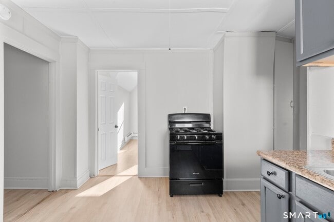 Building Photo - 66 Atwater St