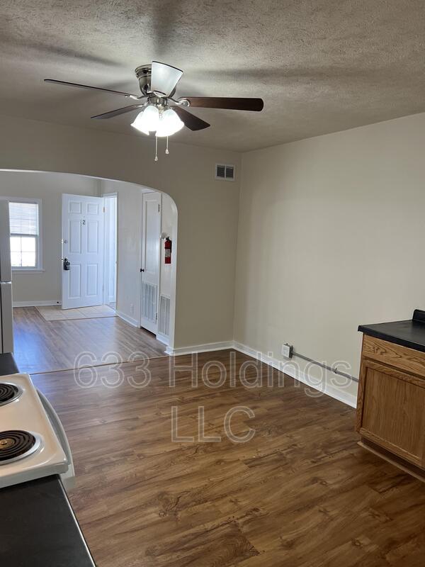 Building Photo - 104 N Niles St