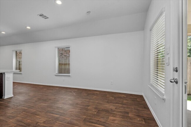 Building Photo - 14966 Cypress Holw Dr