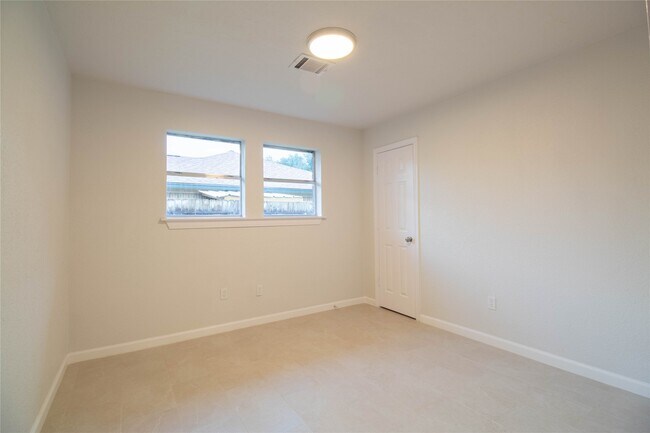 Building Photo - 13111 Campos Dr
