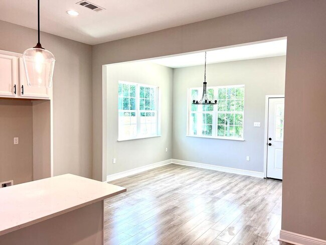 Building Photo - 10539 Durmast Dr