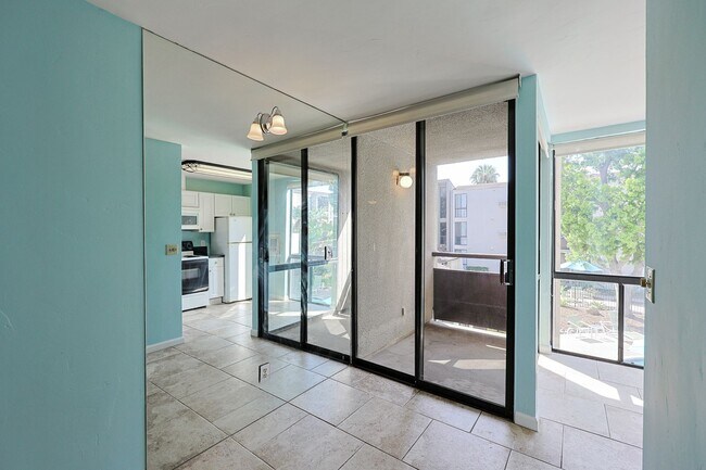 Building Photo - 1 Bed / 1 Bath Condo Near Cowles Mountain – Move-In Special!