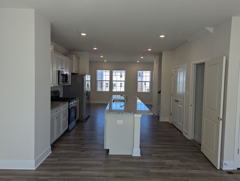Building Photo - 2290 Marcy Dr