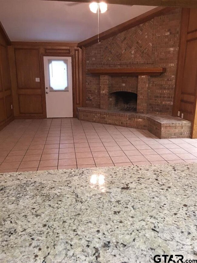 Building Photo - 6020 Plantation Dr