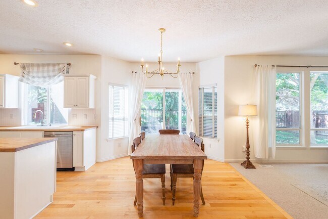 Building Photo - 3 Bed 2.5 Bath In The Heart Of Eagle