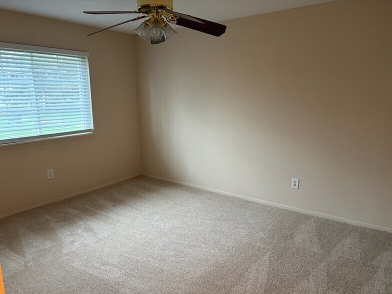 Building Photo - 45250 Keding St