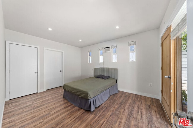 Building Photo - 2559 Colby Ave