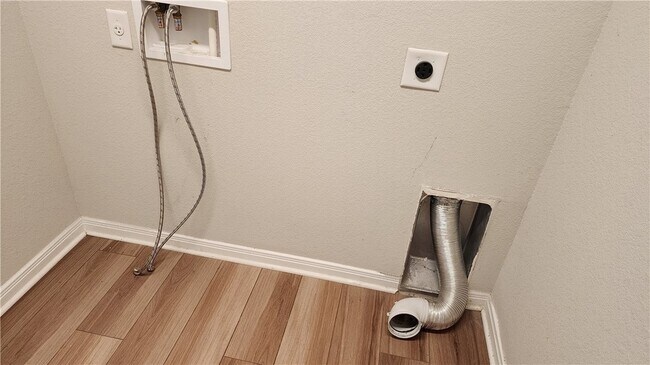 Building Photo - 2006 Theresa Dr