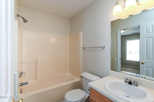 Building Photo - 105 Verona Dr