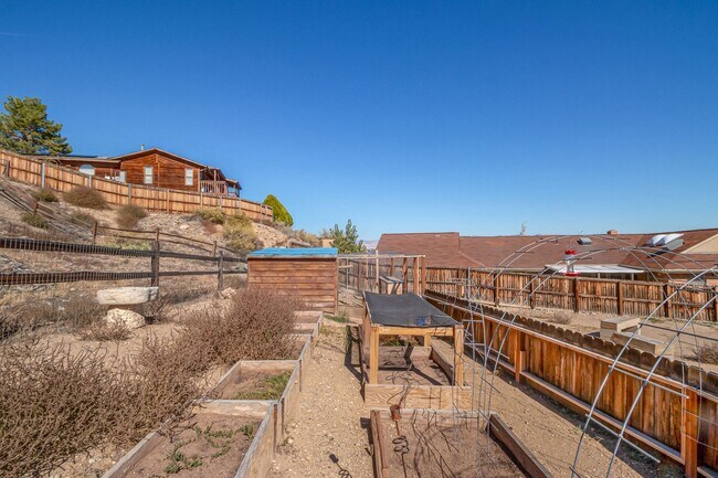 Building Photo - Charming 3-Bedroom Family Home in Orchard Mesa with Incredible Views!!!
