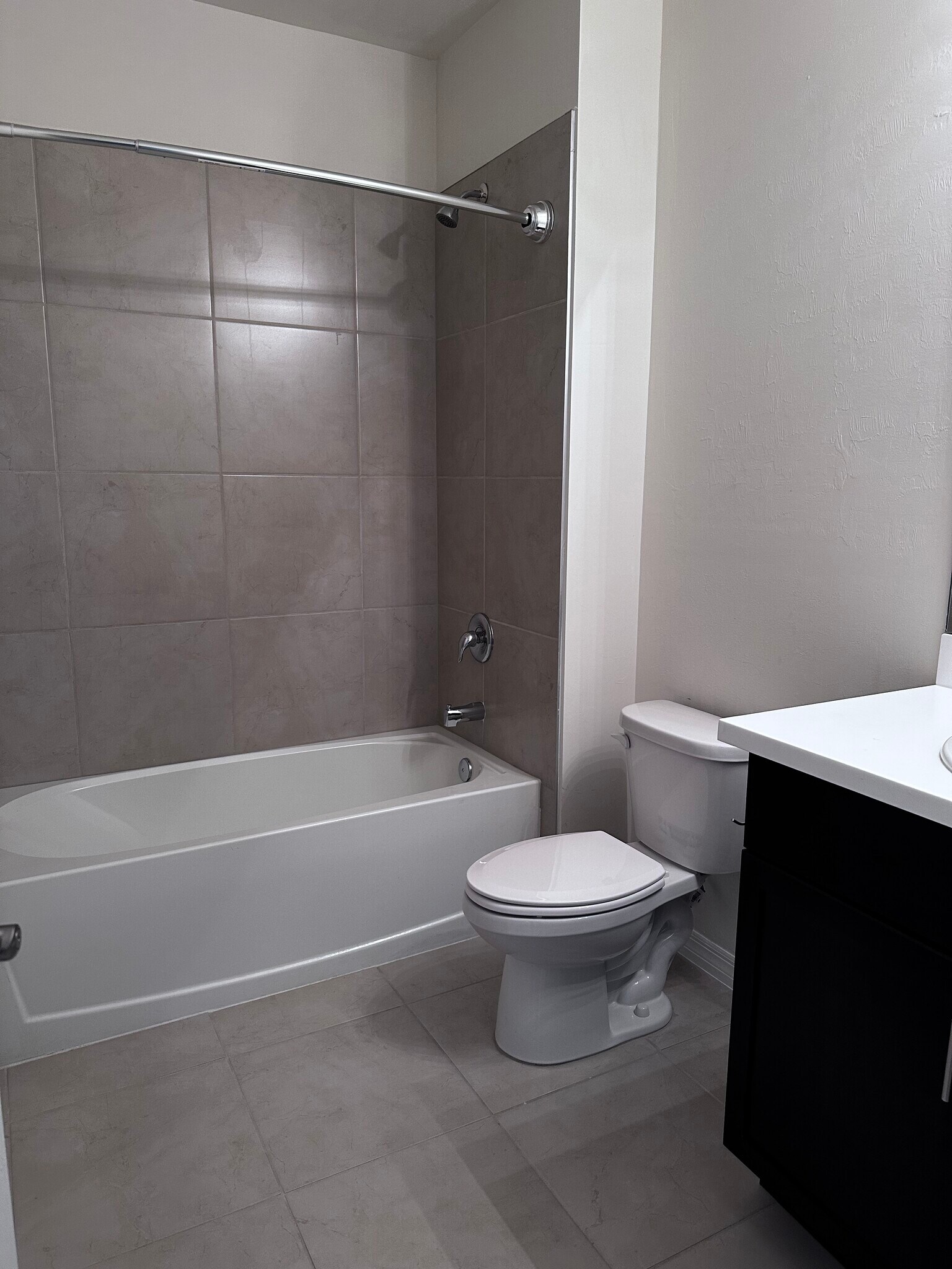 Building Photo - 636 SW 19th Ave